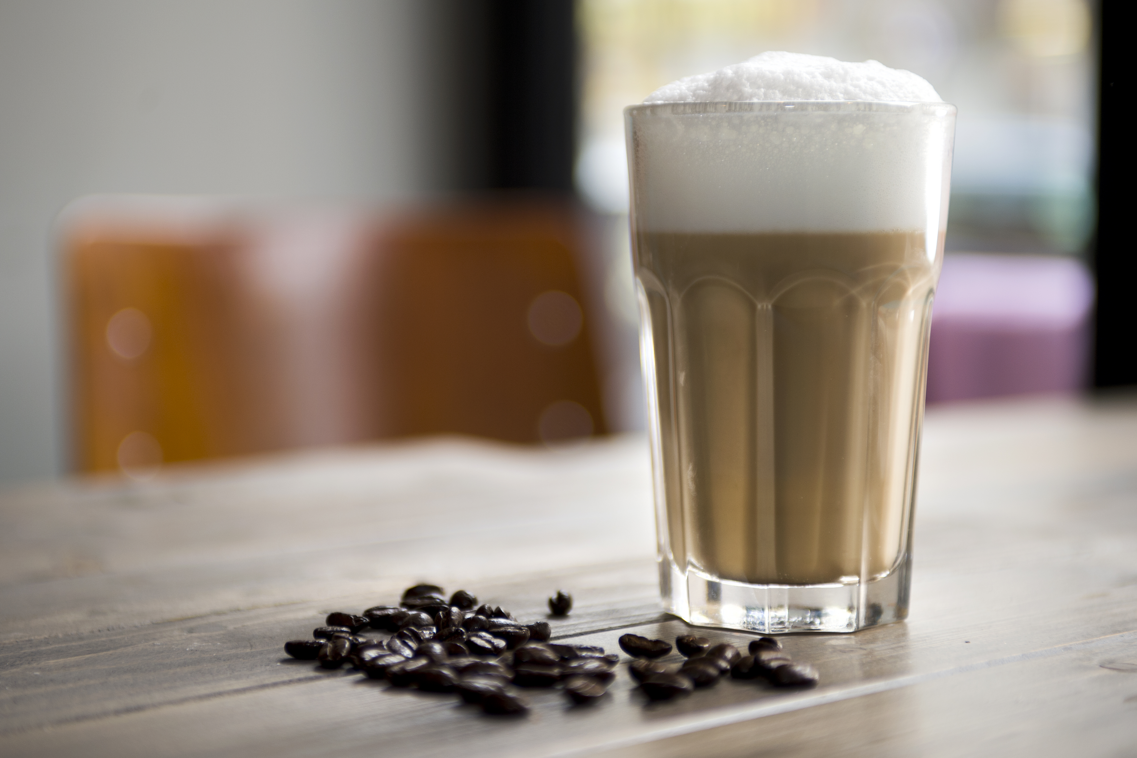 Mit 193.800 verkauften Tonnen verzeichnet das Kaffeesegment „Ganze Bohne“ laut Deutschem Kaffeeverband einen Höchststand. Foto: Deutscher Kaffeeverband / Bente Stachowske